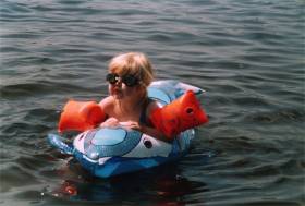 Für Kinder ideal ist das flache Wasser des Lago Trasimeno