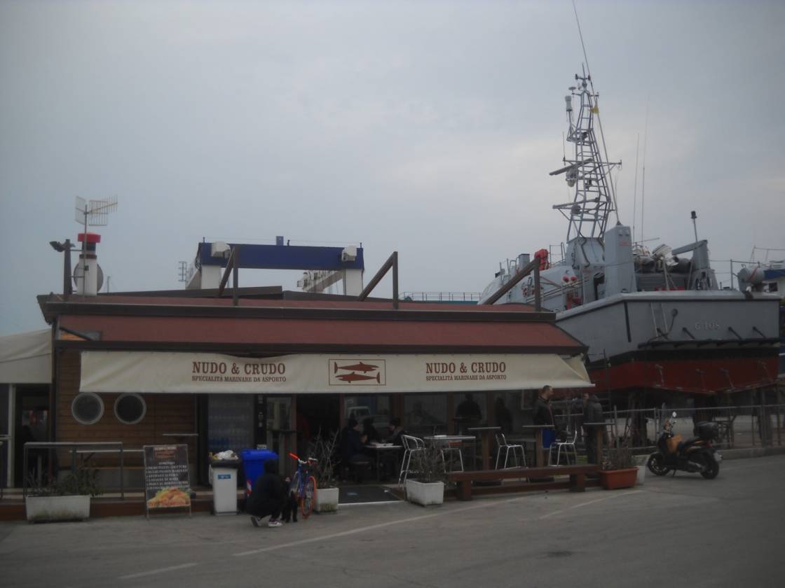 "Nudo e Crudo": Fisch-Imbiss am Hafen von San Bendetto del Tronto