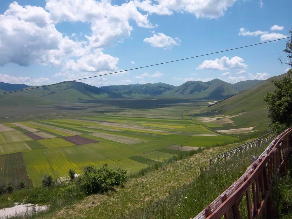 Blick von der Terrasse des "Guerrin Meschino" in Castelluccio. Foto: Steffen Müller