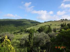 Die Hügellandschaft Umbriens lädt zum Wandern ein. Foto Michael Grübel