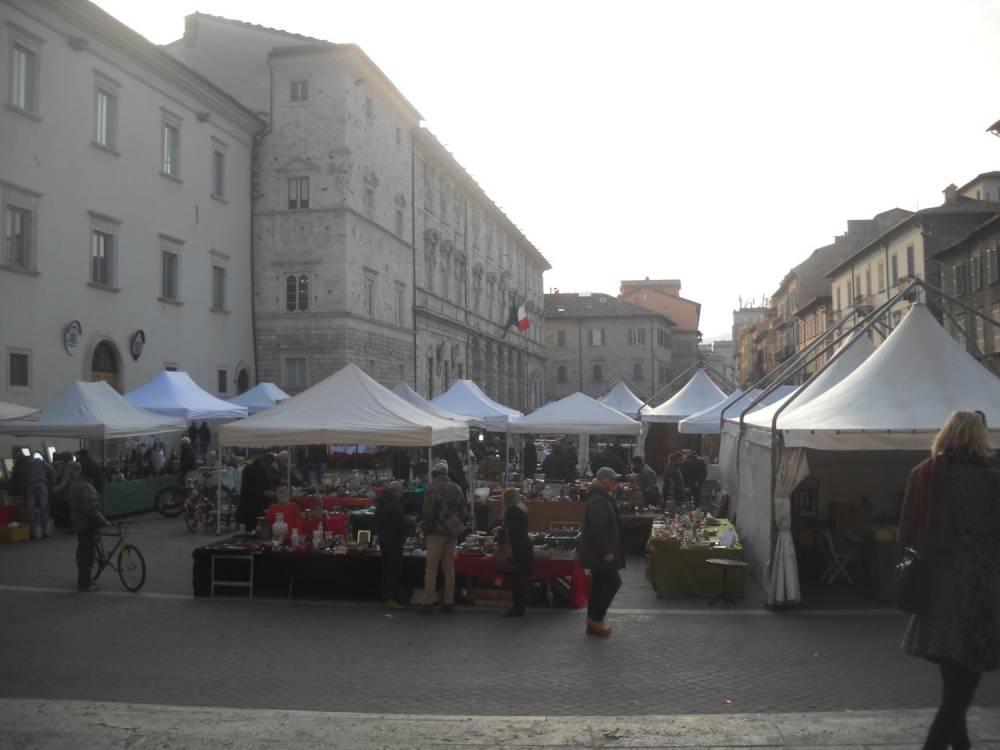 Antiquitätenmarkt in Ascoli Piceno